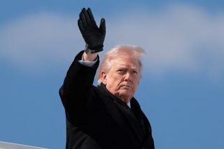 ONLINE: Írán požádal USA o příměří, oznámil Trump. Jednat chce po otevření Hormuzského průlivu